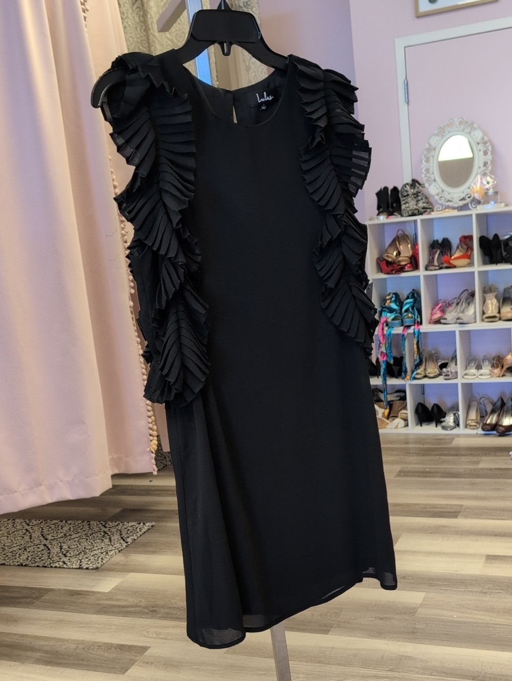 Lulu's Black Pleated-Ruffle Shift Midi Dress